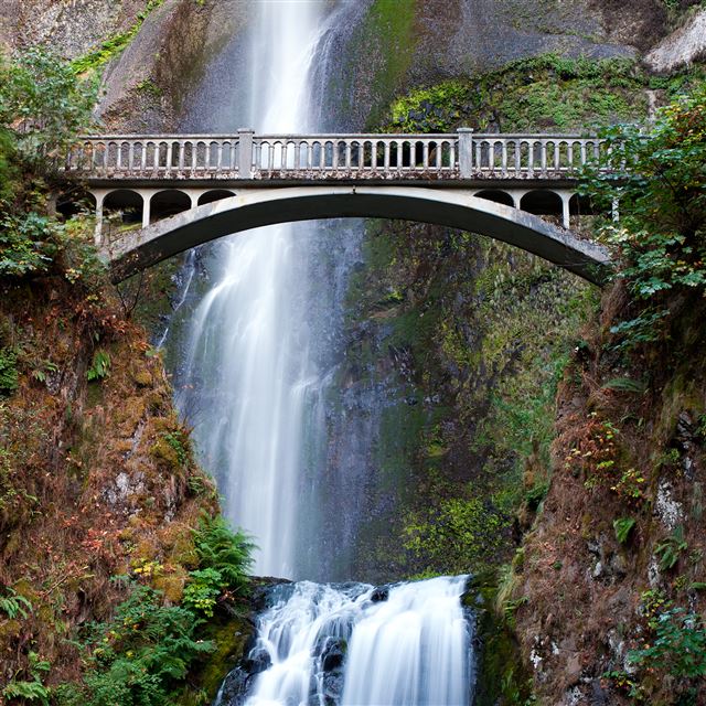 2048x2048 Multnomah Falls - bridge iPad Air Wallpaper