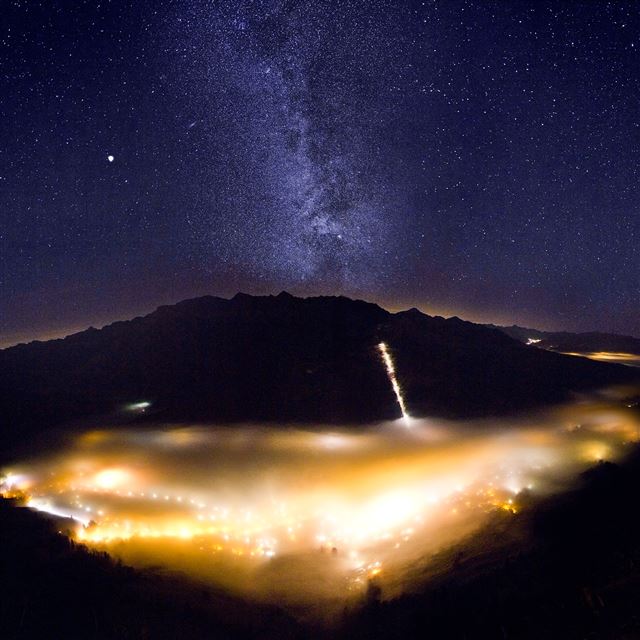 2048x2048 Foggy Valley with Milky Way -  iPad Wallpaper