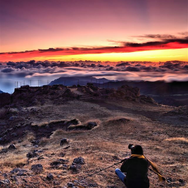 2048x2048 The Photographer - sunset iPad Air Wallpaper