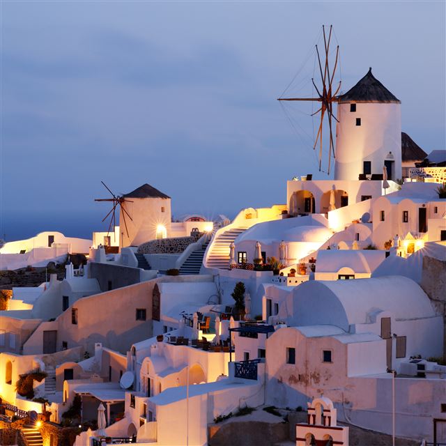 2048x2048 Early Morning in Oia - town iPad Air Wallpaper