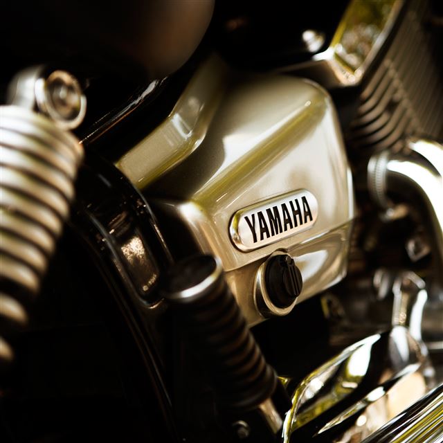 2048x2048 Yamaha - race iPad Air Wallpaper