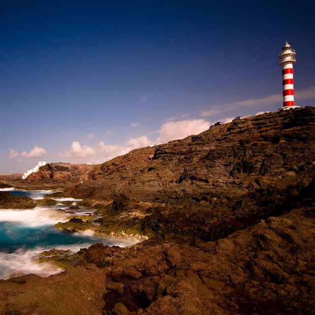 2048x2048 The Lighthouse - ocean iPad Air Wallpaper