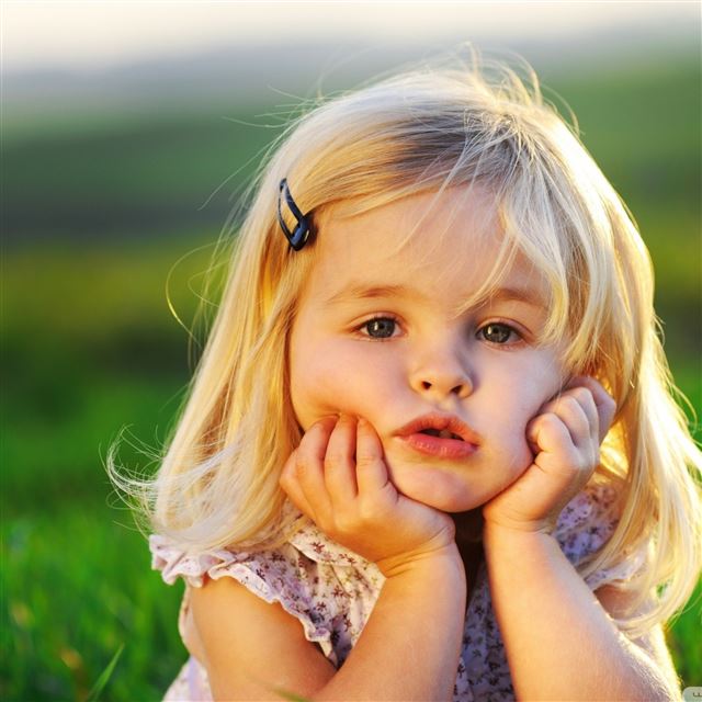 2048x2048 Lovely Little Girl -  iPad Air Wallpaper