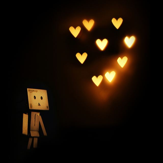 2048x2048 Love is in the Air -  iPad Air Wallpaper