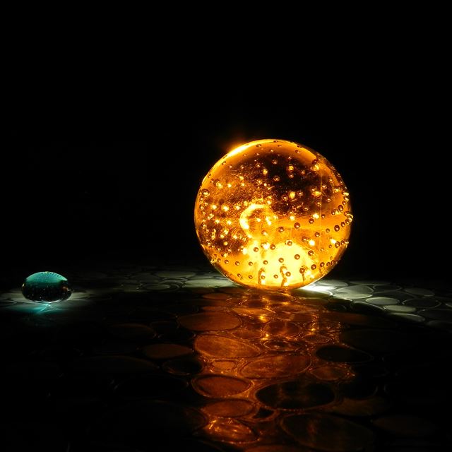2048x2048 Magic Balls Chayan - shine iPad Air Wallpaper
