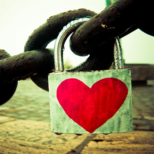 2048x2048 Love Lock -  iPad Air Wallpaper
