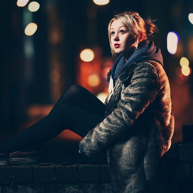 2048x2048 Sweet Blondes Girl - cyan iPad Air Wallpaper