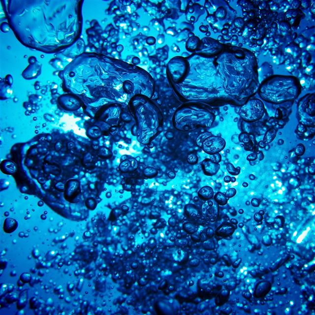 2048x2048 Water Bubbles - light iPad Air Wallpaper