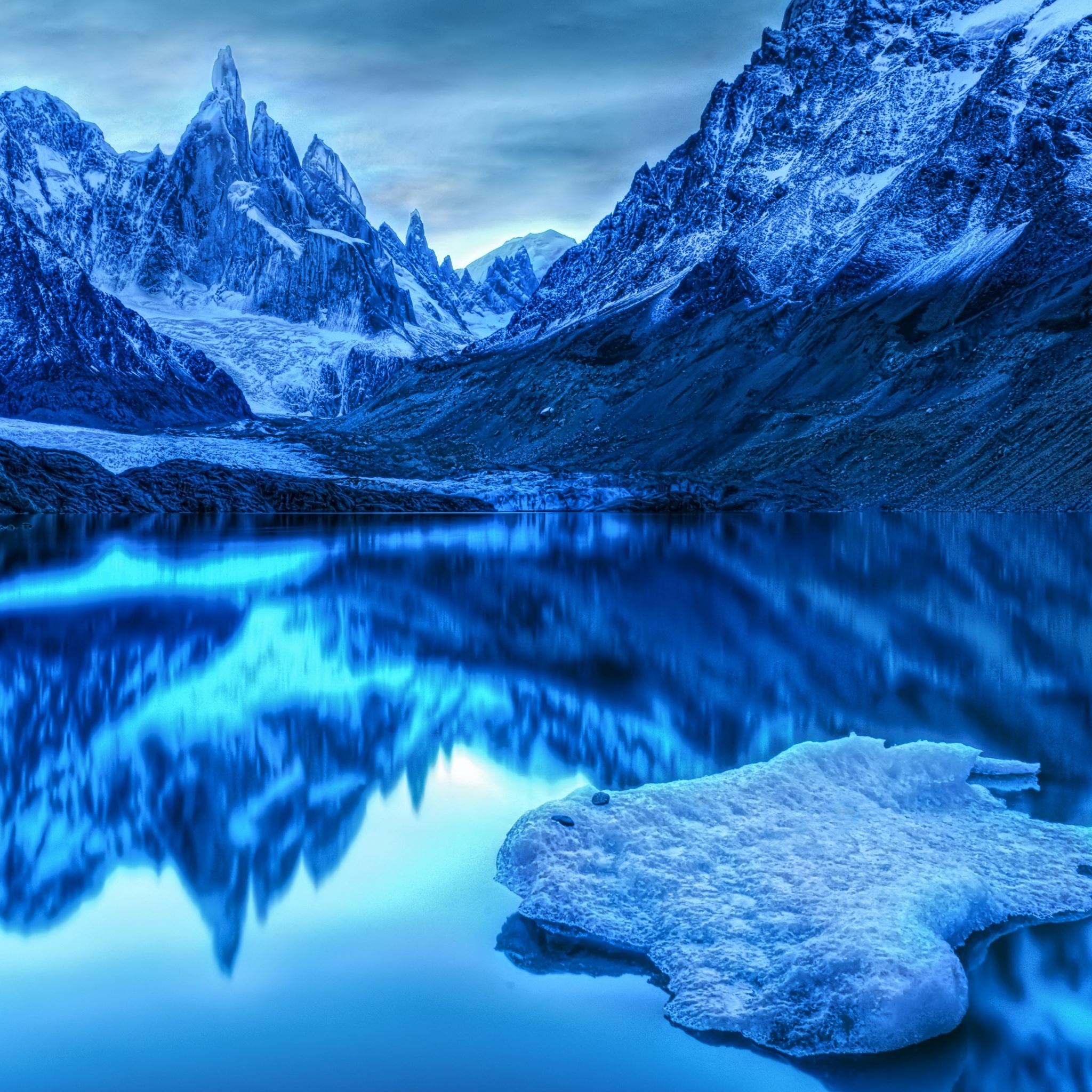 Горы и голубая вода. Природа горы. Синяя природа. Красивые горы. Синие горы.