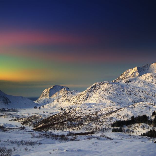 2048x2048 Winter Morning In The Mountains - cloud iPad Air Wallpaper
