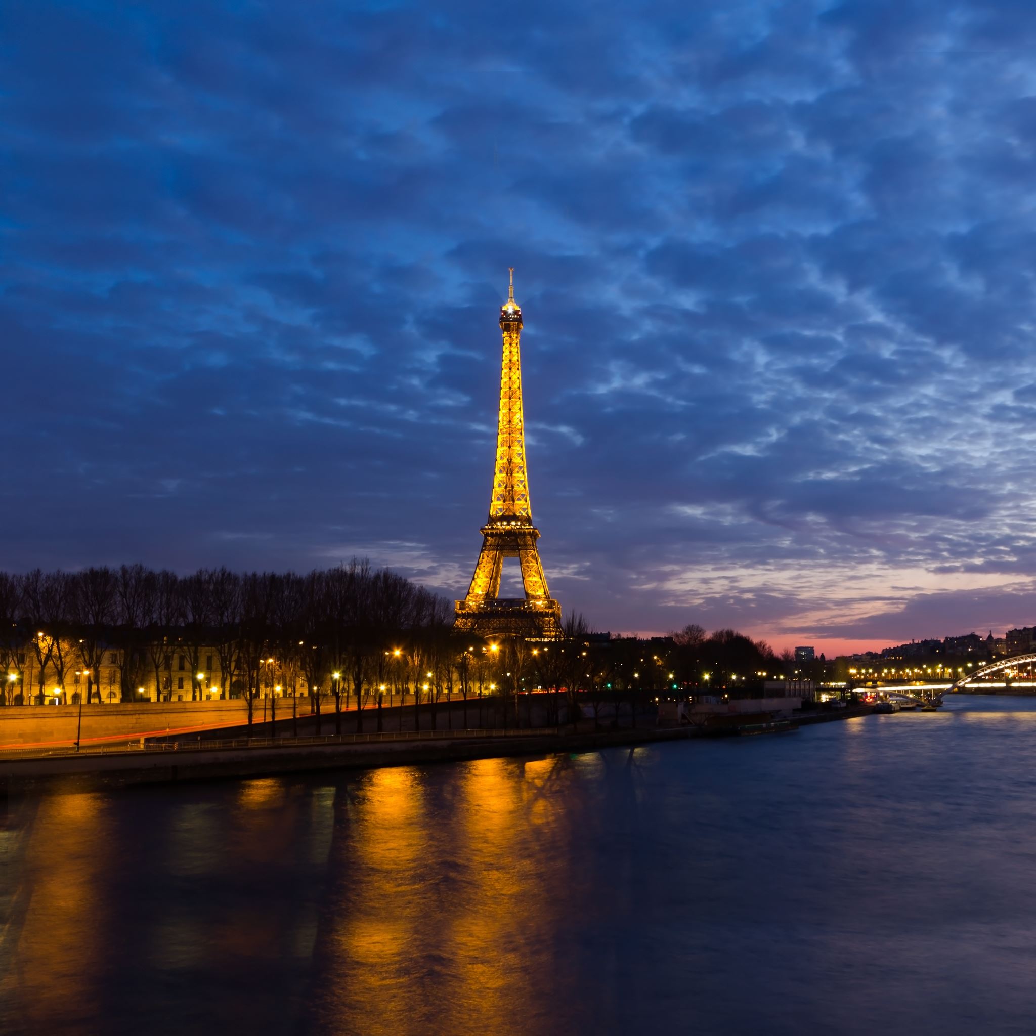 Eiffel Tower Sunset iPad Air wallpaper 