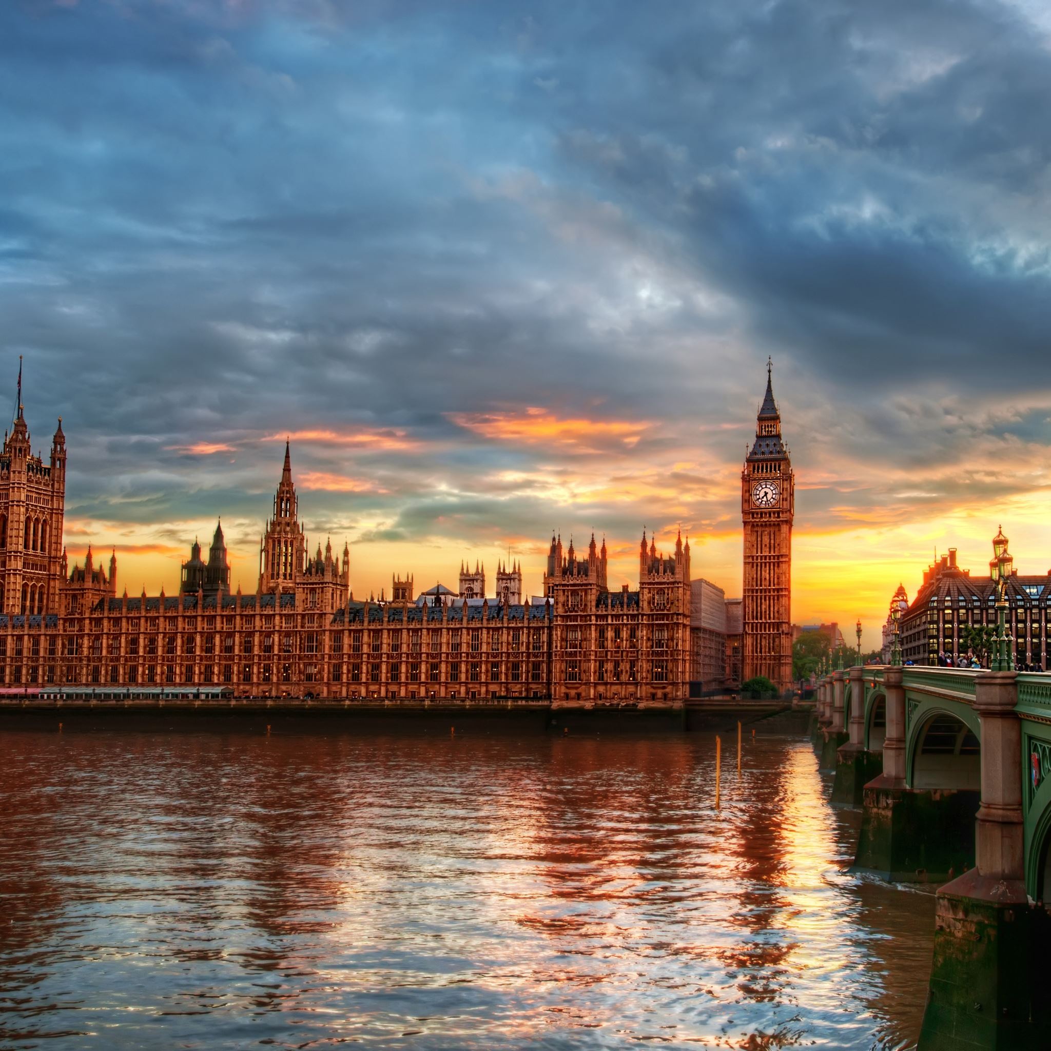 Westminster Palace at twilight iPad Air wallpaper 