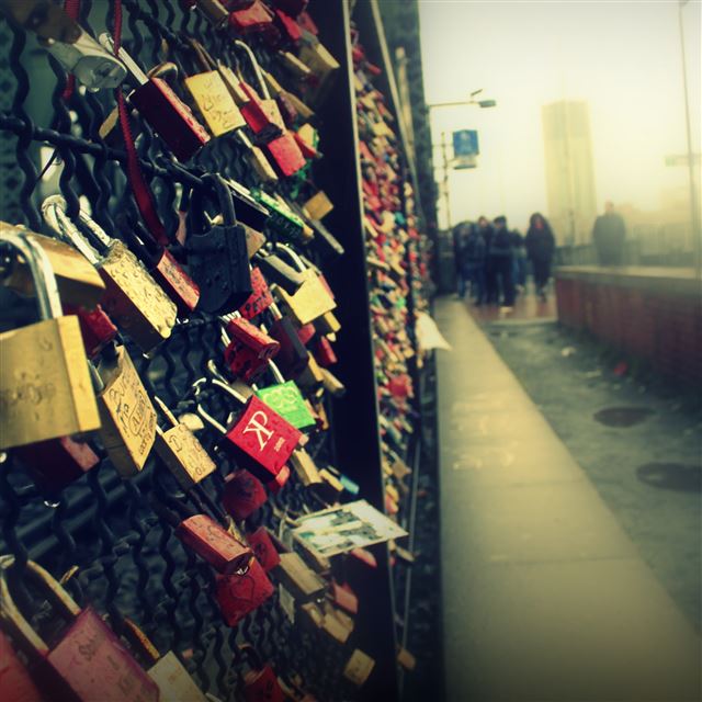 2048x2048 At Koln Love Bridge - love iPad Air Wallpaper