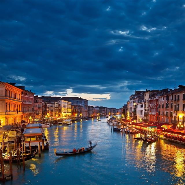 2048x2048 Night in Venice - river iPad Air Wallpaper