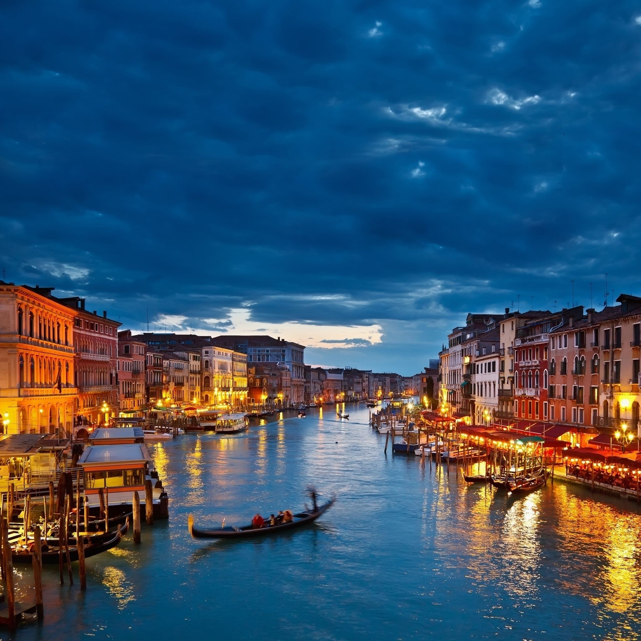 Night in Venice iPad Air wallpaper 