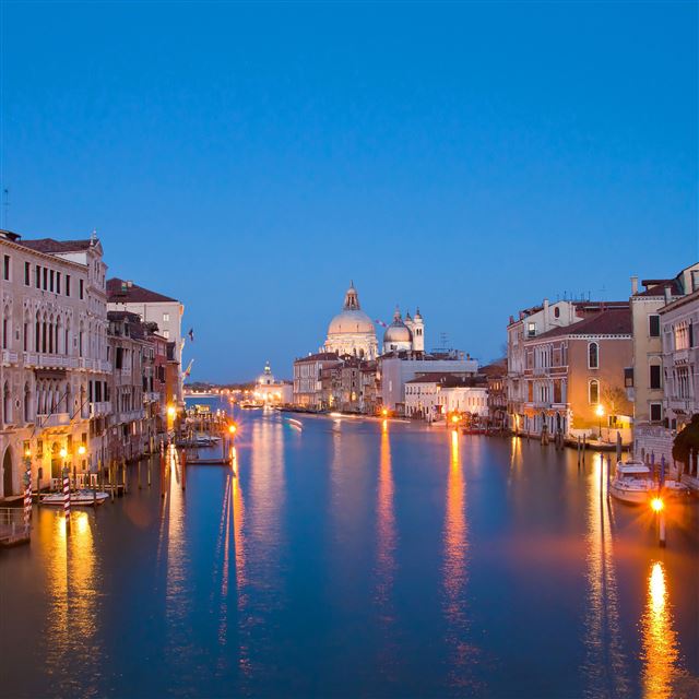2048x2048 Venice at night - river iPad Air Wallpaper