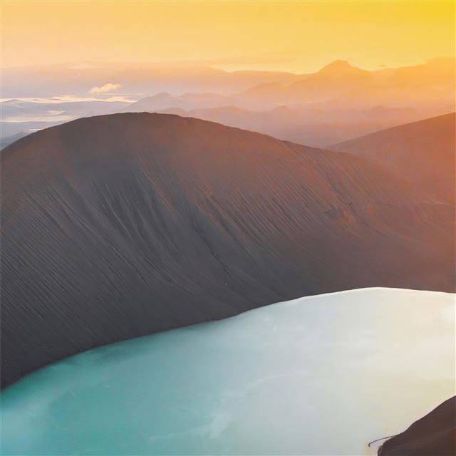 2048x2048 crater lake in iceland - lake iPad Air Wallpaper
