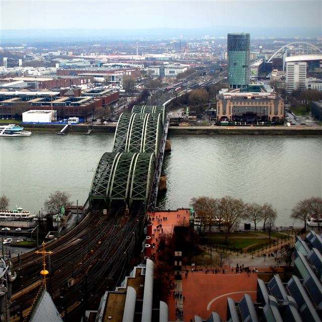 2048x2048 Koln View 2 - river iPad Air Wallpaper