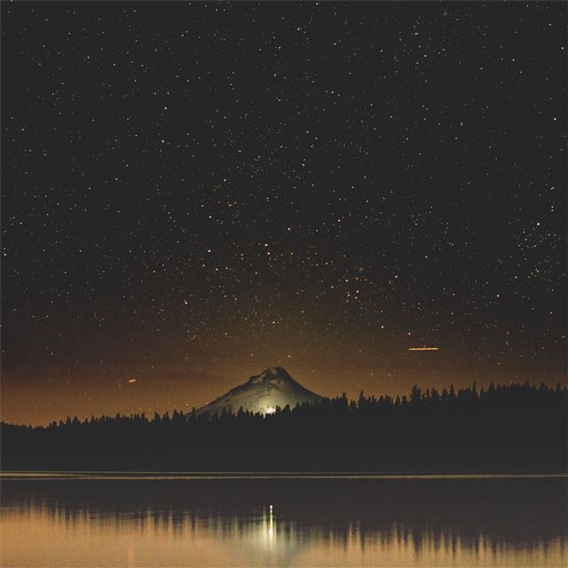 2732x2732 mt hood shooting store reflection view 8k -  iPad Pro Wallpaper