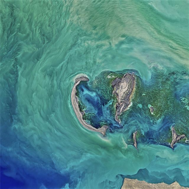 2732x2732 caspian sea 8k -  iPad Pro Wallpaper