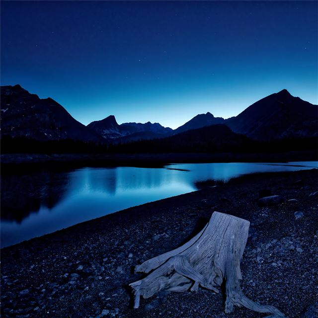 2732x2732 blue hour kananaskis lake stars 8k - 5k iPad Pro Wallpaper