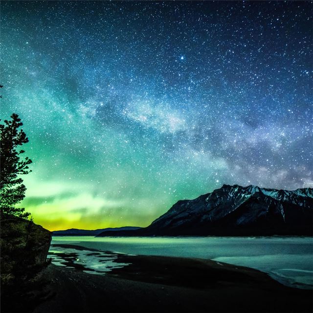 2732x2732 aurora and the milky way abraham lake 8k - milky way iPad Pro Wallpaper
