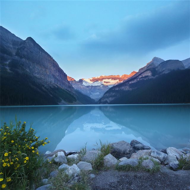 2732x2732 lake louise canada beautiful view - mountains iPad Pro Wallpaper