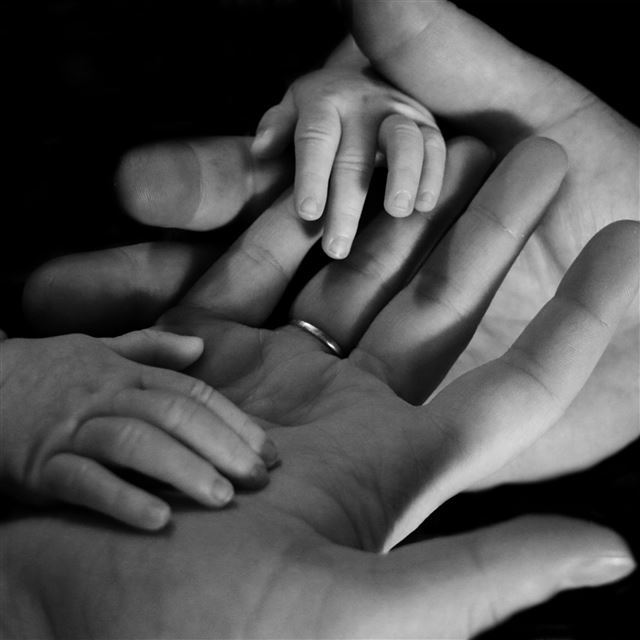 2732x2732 Hands Child Family Bw Love Hold -  iPad Pro Wallpaper
