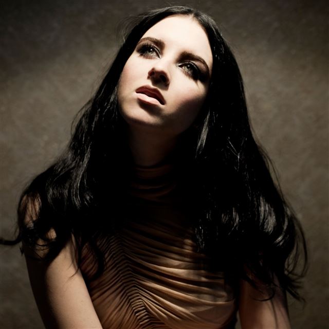 2732x2732 Clare maguire girl look face brunette -  iPad Pro Wallpaper