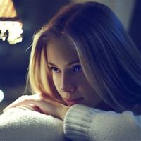 Girl shadow gaze wallpaper