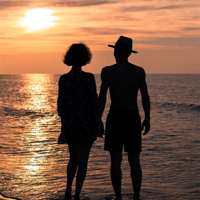 2732x2732 Love romance relationships -  iPad Pro Wallpaper