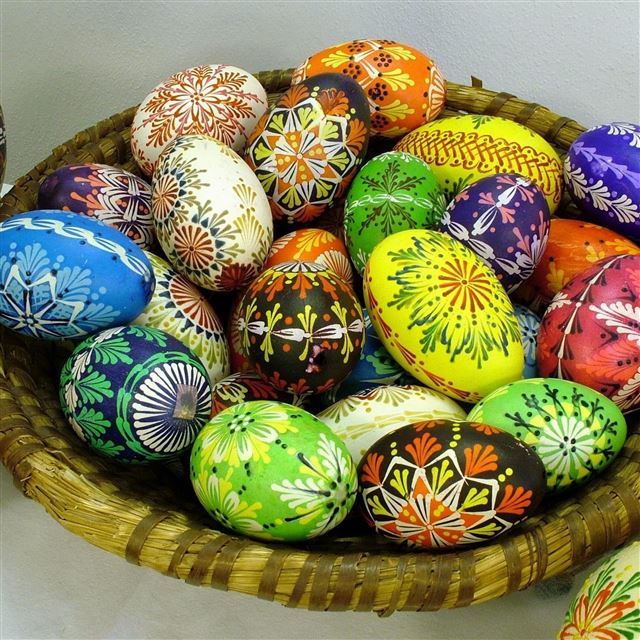 2732x2732 Easter holiday eggs lots patterns basket -  iPad Pro Wallpaper