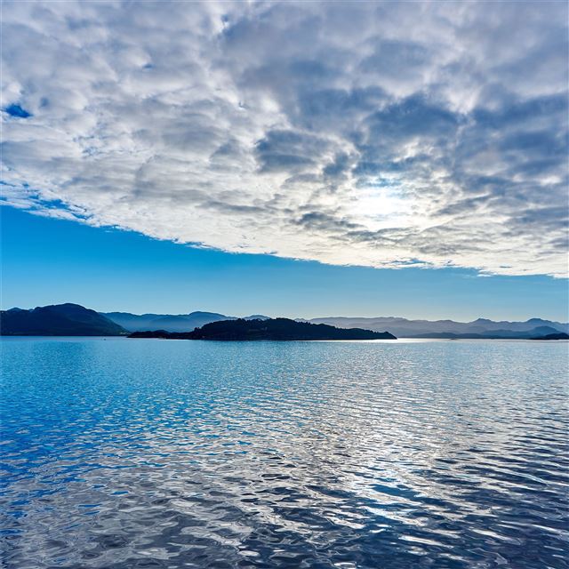 1024x1024 vibrant clouds over lake seascape - 4k iPad Wallpaper