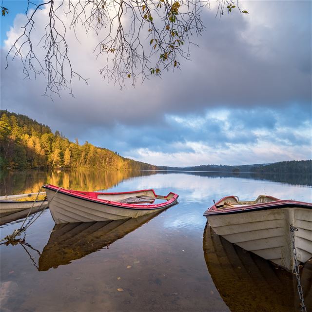 2732x2732 boat shoreline landscape 5k -  iPad Wallpaper