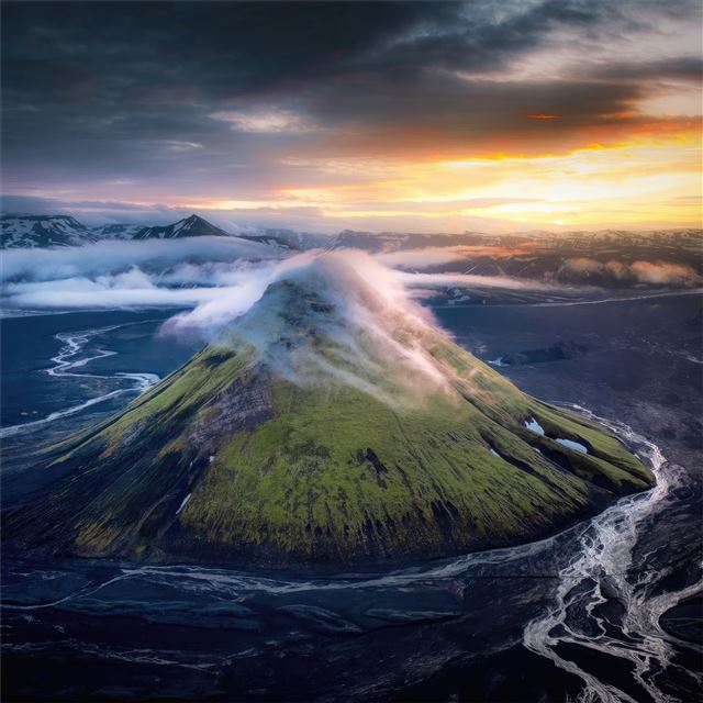 2732x2732 icelandic highlands -  iPad Wallpaper
