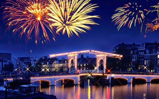 5 Wallpapers In neon light Wallpapers For iPad