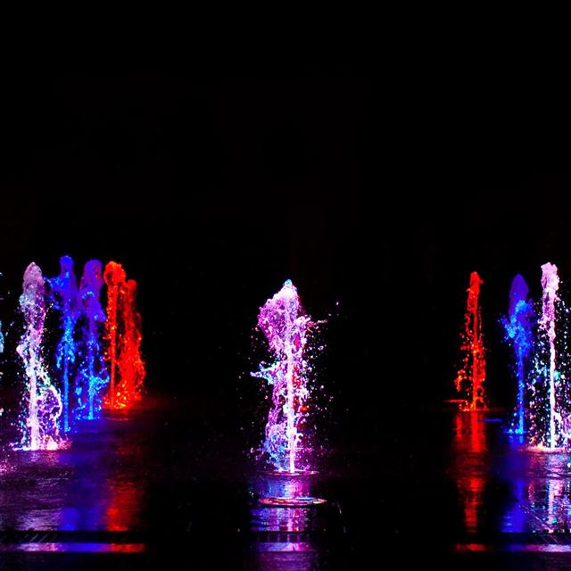 1024x1024 Colorful Water - light iPad Wallpaper