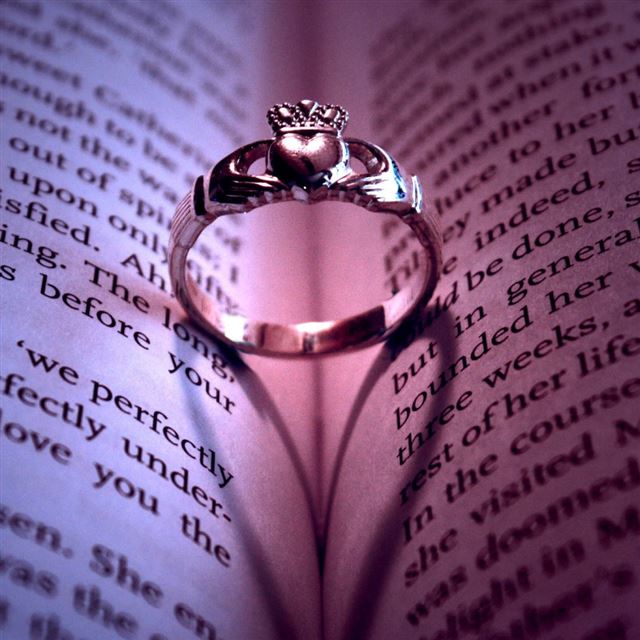 1024x1024 Love Friendship -  iPad Wallpaper