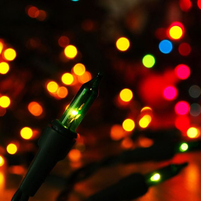 1024x1024 Colorful Lights bokeh - yellow iPad Wallpaper