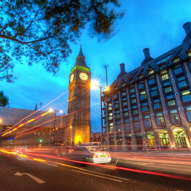 1024x1024 Big Ben in London at Night - belfry iPad Wallpaper