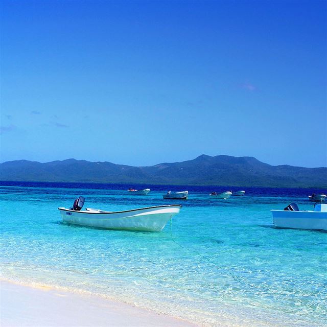 1024x1024 Sandy beach - holidays iPad Wallpaper
