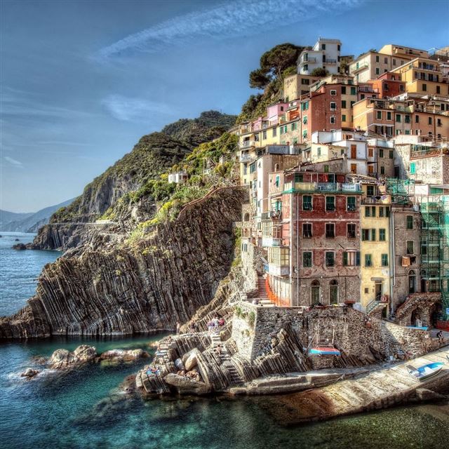 1024x1024 Hdr Riomaggiore Italy - house iPad Wallpaper