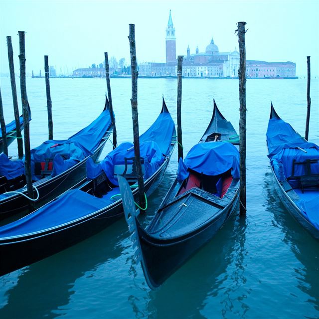 1024x1024 Gondolas - sea iPad Wallpaper