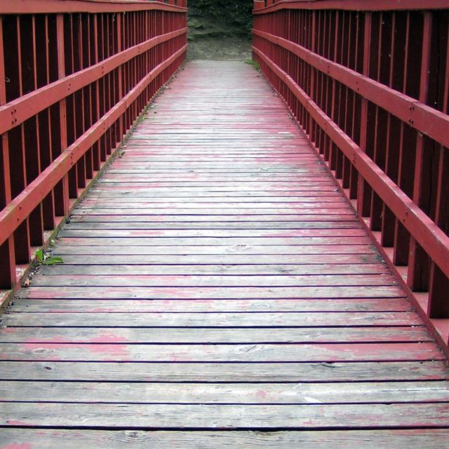 1024x1024 Narrow Bridge - red iPad Wallpaper
