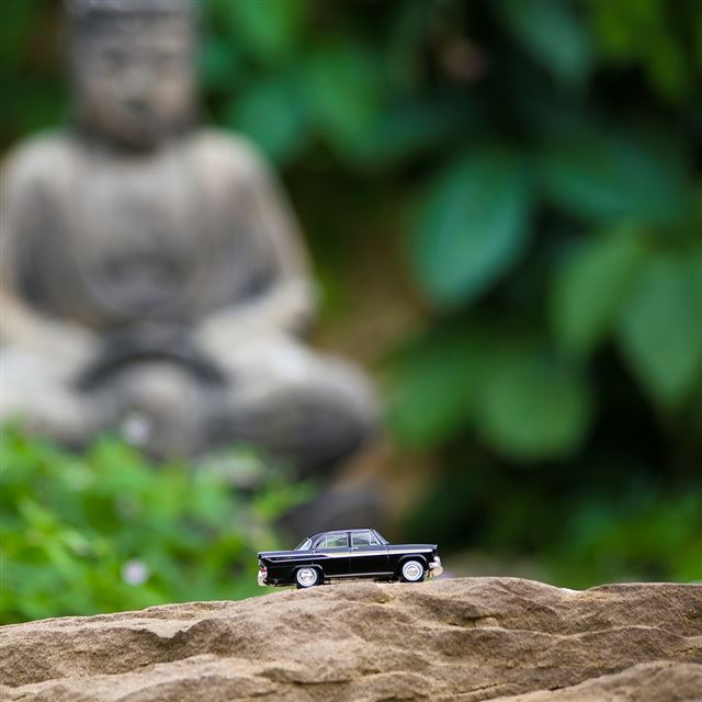 1024x1024 Road to Buddha - road iPad Wallpaper
