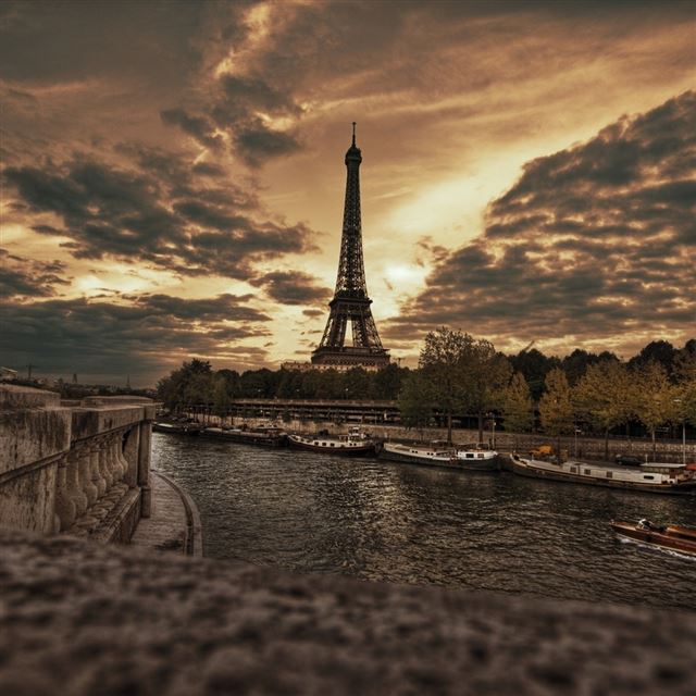 1024x1024 Eiffel Tower View - ship iPad Wallpaper