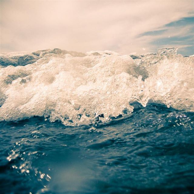 1024x1024 Ocean Waves - yellow iPad Wallpaper