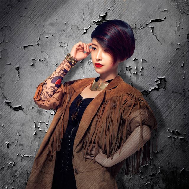 1024x1024 Cross Fire  - girl iPad Wallpaper