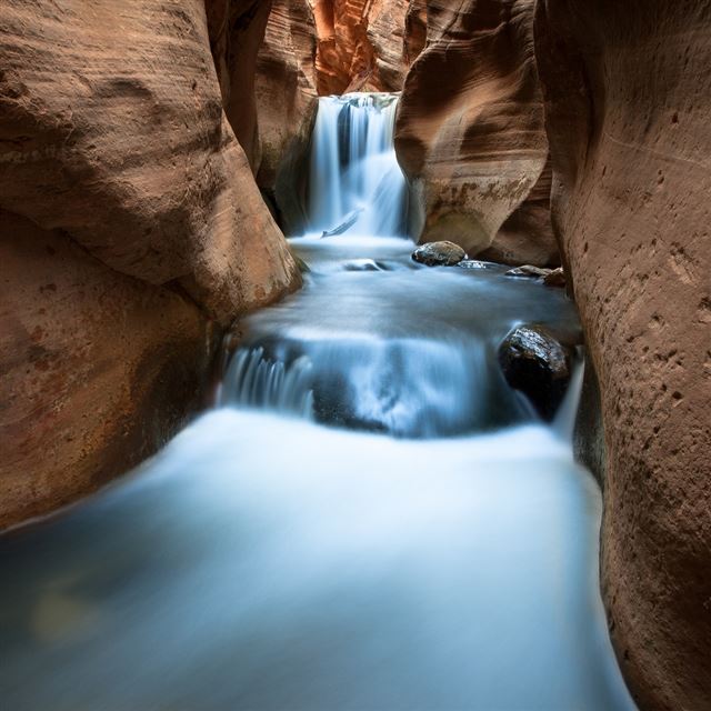 1024x1024 Rock Cascade - water iPad Wallpaper