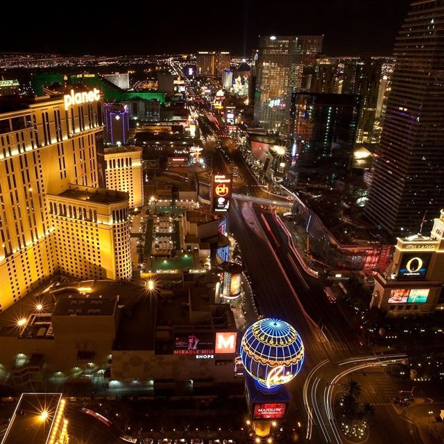 1024x1024 Night Las Vegas - road iPad Wallpaper
